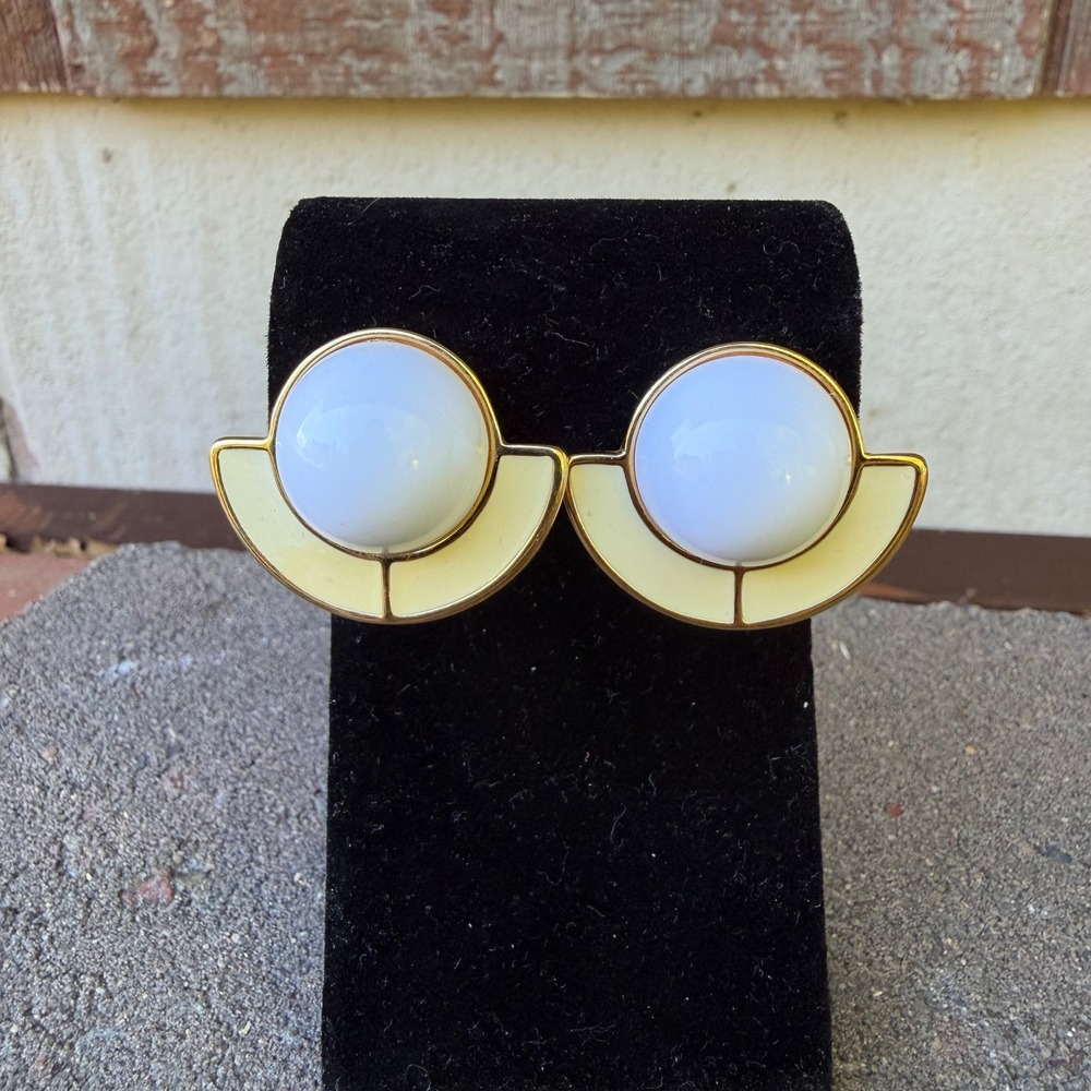 Vintage Estate Monet Earrings Modernist Cream White Cab Gold Tone Signed Pierced